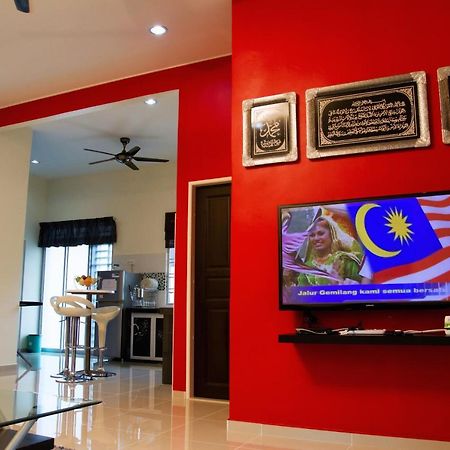 Homestay Hj Esmon Parit Raja Uthm Batu Pahat Exterior foto