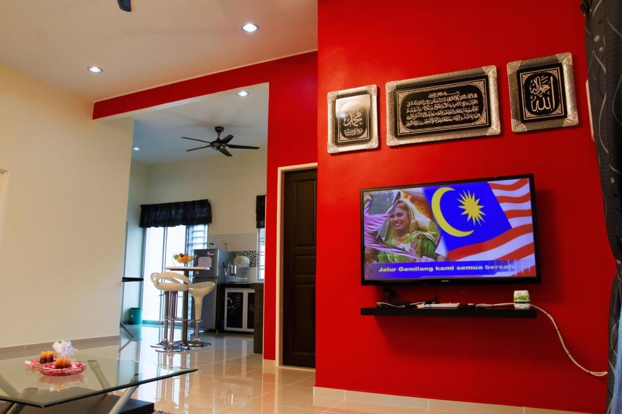 Homestay Hj Esmon Parit Raja Uthm Batu Pahat Exterior foto